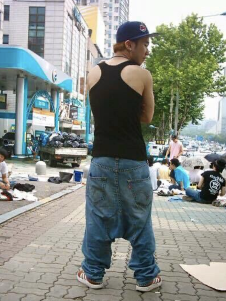 나이, 장소, 상황 다 무시하는 눈치 실종 패션